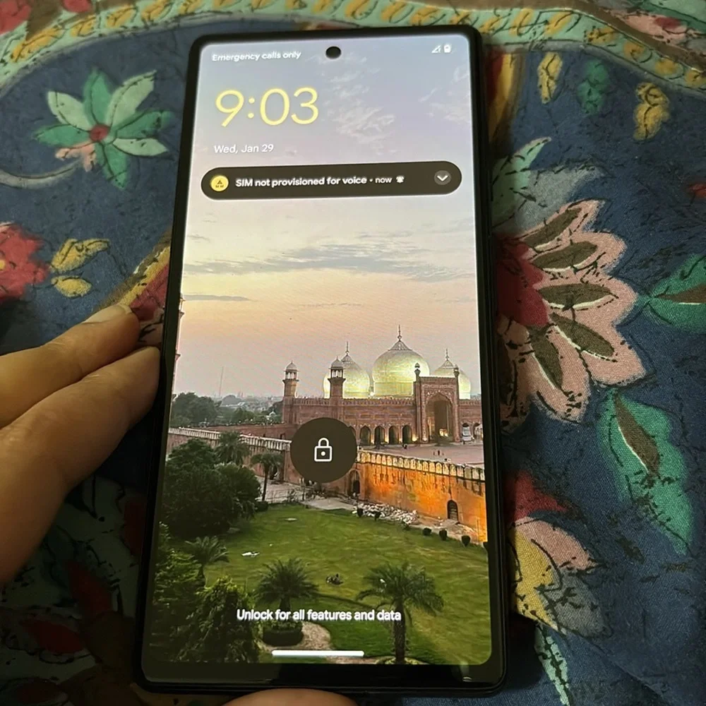 Unlocked! No issues only used for 2 weeks